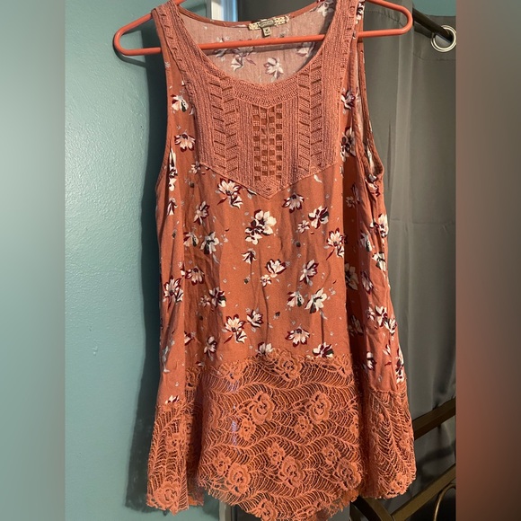 Tops - Floral Lace Camisole Top in Coral
